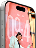iPhone 17 Pro, face avant, affichant l’écran verrouillé d’iOS 26, Dynamic Island dans la partie supérieure, bouton Action, boutons de volume
