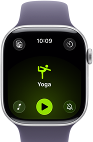 Apple Watch Series 11, boîtier en aluminium argent, séance de yoga en cours, côté droit extérieur : Digital Crown, bracelet sport brume violette